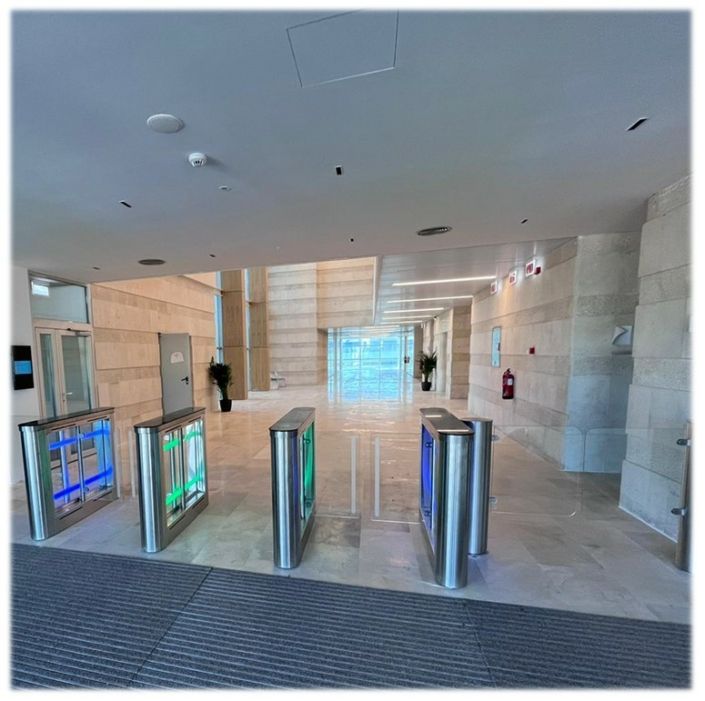 SISTEMA DE CONTROL DE ENTRADA EN EDIFICIOS DE OFICINAS - ACCESOR